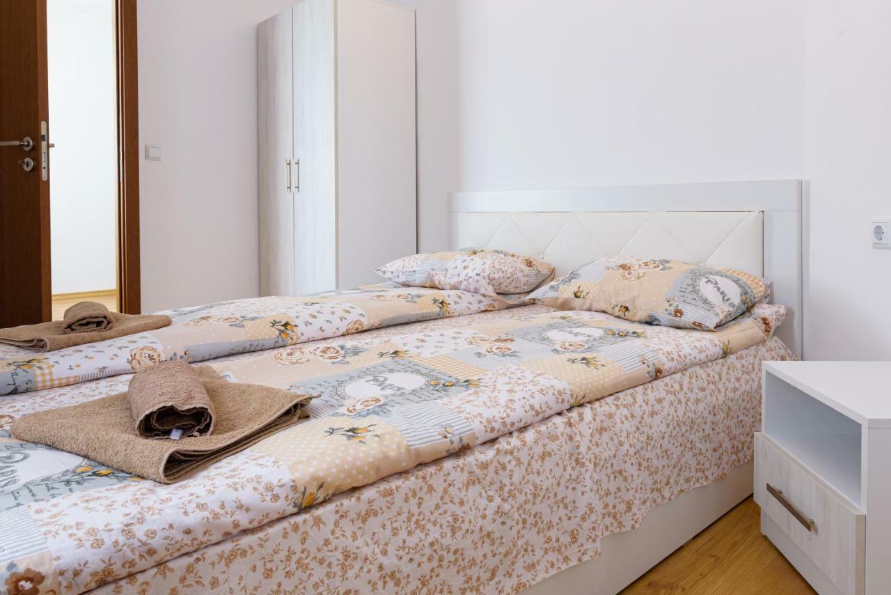 Apartment Sweet Homes *